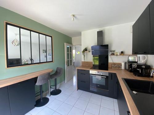 кухня, Maison 100m2 avec jardin aux portes de Caen in Іфс
