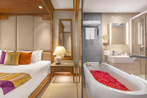 Honeymoon Deluxe room in Royal Cliff Beach Terrace Pattaya