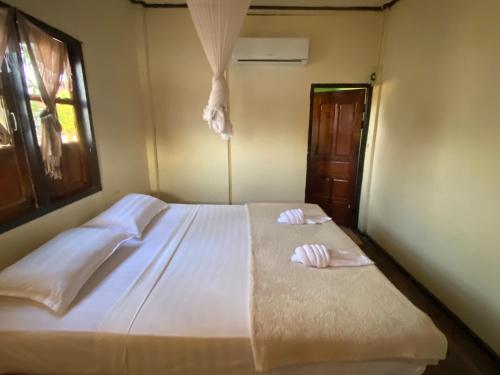 Khampheng River views sunset in Don Khone