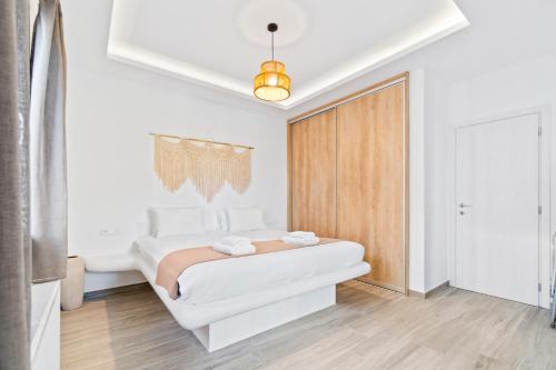 Andros Central & Luxury Home - Andros