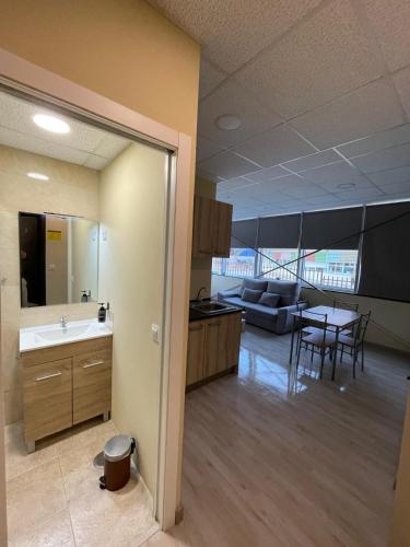 Kitchen, Estudios 85 - Cerca de Madrid, Toledo y Parque Warner in Parla