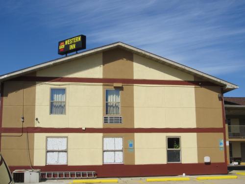 First Western Inn - Fairmont City - 숙소 외관