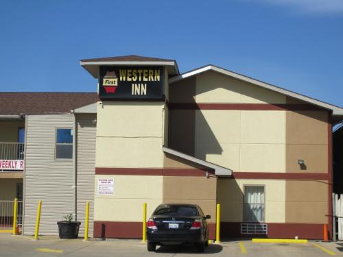 First Western Inn - Fairmont City