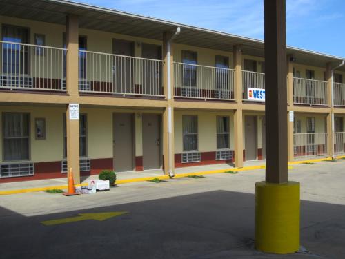 First Western Inn - Fairmont City in Fairmont City, USA