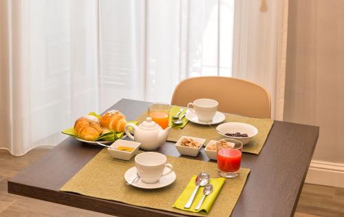 Food and beverages, Dante Maison de Charme near Museo Archeologico Nazionale di Napoli