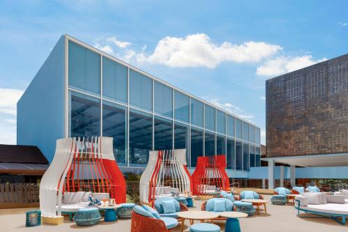 Bar/lounge, Courtyard by Marriott Phuket, Patong Beach Resort in Phuket