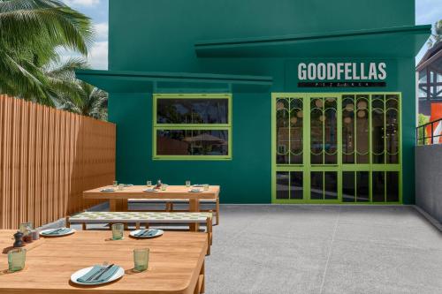 Restaurant, Courtyard by Marriott Phuket, Patong Beach Resort in Phuket