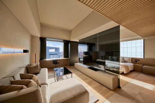 Tesis özellikleri, The Royal Park Hotel Iconic Tokyo Shiodome near Hama Rikyu