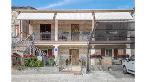 Apartment image 10