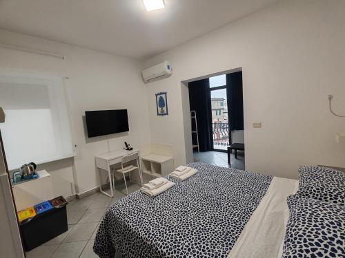 Double Room with Balcony room in Morfeo B&B