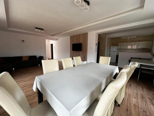 Konyha, Gyopár Panzió & Kulcsoház (Gyopar Panzio & Kulcsohaz) in Marosfő