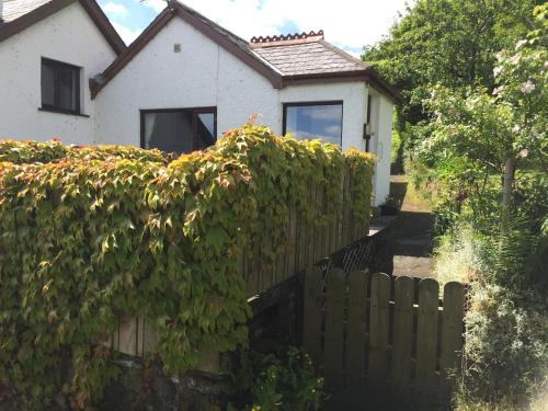 Mourne Heights Self Catering Cottage – Newcastle