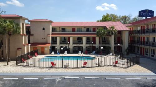 Tricove Inn & Suites