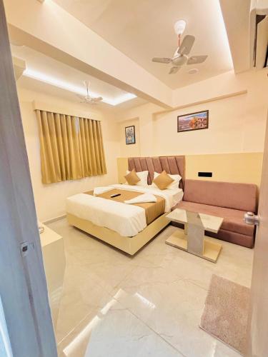 hotel hill top, Ahmedabad
