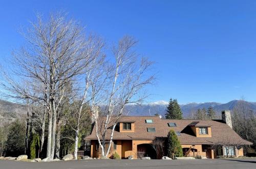 FC18 Slopeside in Bretton Woods - Fireplace, Jetted Tub, Mountain Views, Pool-gym passes! image