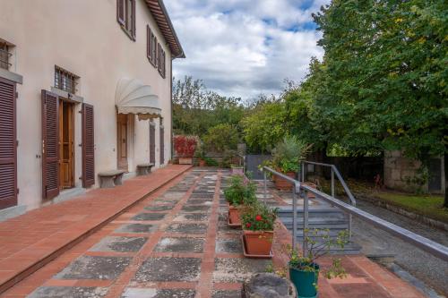 Utvendig, I Tre Cipressi in San Zeno