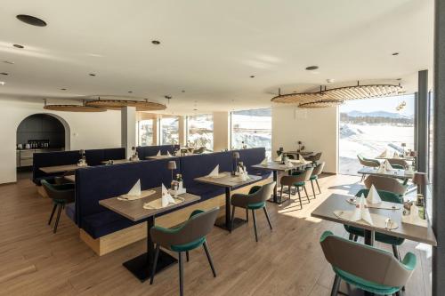Restaurant, Hotel Alpenrose in Curon Venosta