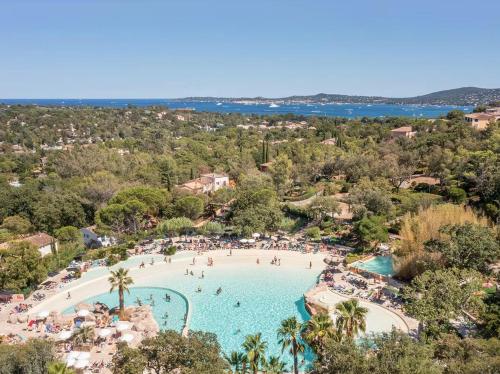 Jolie appartement PIERRE & VACANCES avec vue sur mer St TROPEZ
