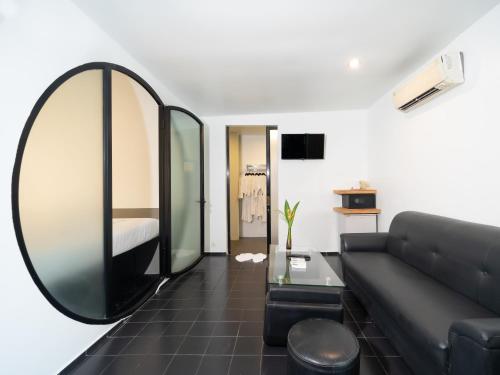 Three-Bedroom Villa image 8