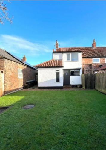 Beautiful 2 Bedroomed Cottage with Garden 10 minutes from Hornsea Beach gîte à louer Burton Constable