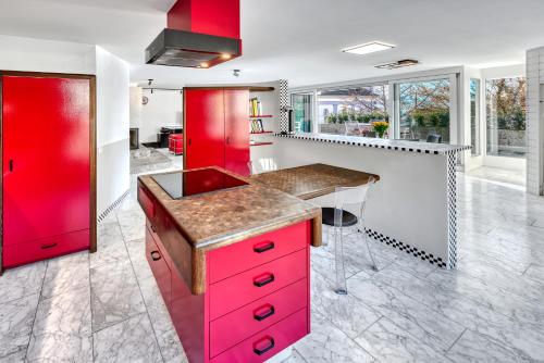 Rigi Paradise in Vitznau, Lake access, Ferry Terminal, Rigibahn, Restaurants all 2 minutes walking d in Vitznau