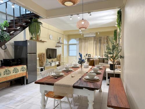 NORDIC HOME 3 BRs 8 MINS to MRT & JODD Fair
