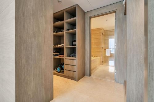 New Luxury 1BR Apart Business Bay with Balcony in Al Quoz