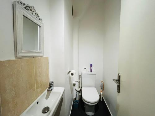 Grand studio de 30 m2 Promenade des Anglais - vue sur ville, Nice (fotografie 7)