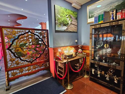 New Ocean Paradise Hotel - image 2