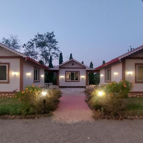 Shalom Farm, Karjat