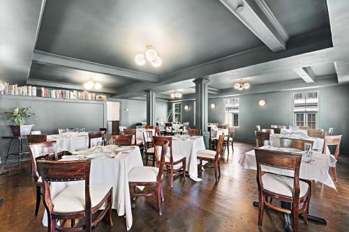Majestic Hotel - image 11