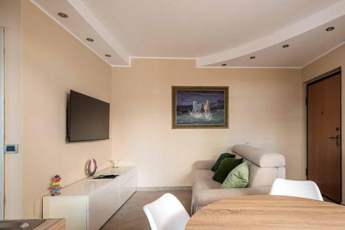 Guidonia back in RHome - Int 1