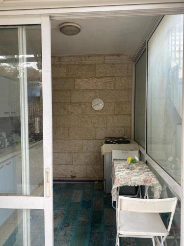 דירת גן מרווחת במיקום מעולה עם נטפליקס חינמי in Keleti Hegyoldal