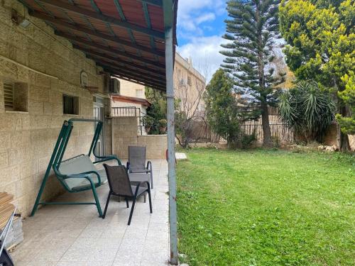 דירת גן מרווחת במיקום מעולה עם נטפליקס חינמי in East Mountainside