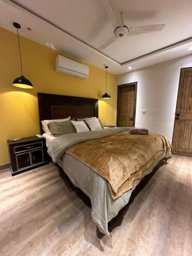 Goldcrest Apartment Lahore - image 2