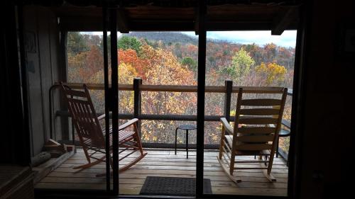 Spectacular View-dog Friendly- Pool-peaceful