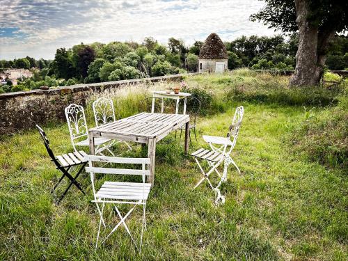 Jardín, Maison Beurdelaine in Avallon