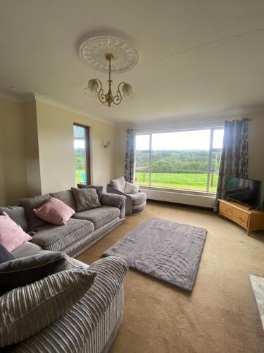 Ashlawn House in ยอล