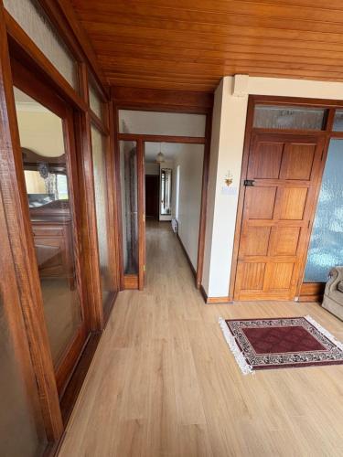 Ashlawn House in ยอล