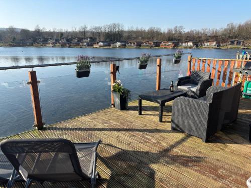 Gressingham 9 - South Lakes Leisure Village - lodge on the lake, Carnforth (photo 2)