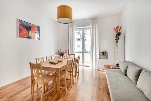 Trieste Home!, Rom