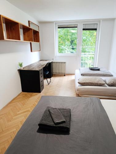 City Center Quiet Apartment WiFi