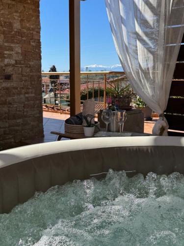 Inu # Wait 'N Sea, Jacuzzi, Luxury Stone House in Paralia Epanomis