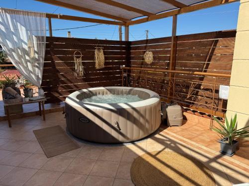 Inu # Wait 'N Sea, Jacuzzi, Luxury Stone House in Paralia Epanomis