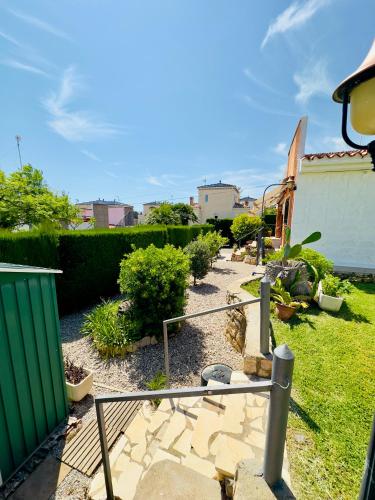 花園, Acogedor chalet con jardín perfecto para familias (Acogedor chalet con jardin perfecto para familias) in 彭尼斯科拉鎮中心