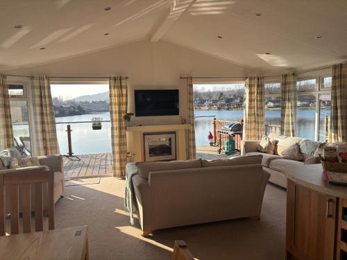 Gressingham 9 - South Lakes Leisure Village - lodge on the lake, Carnforth (photo 3)