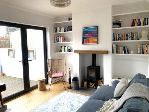 Stylish Home with 4 bedrooms, Logburner, Garden, nr Beach, Deal Castle
