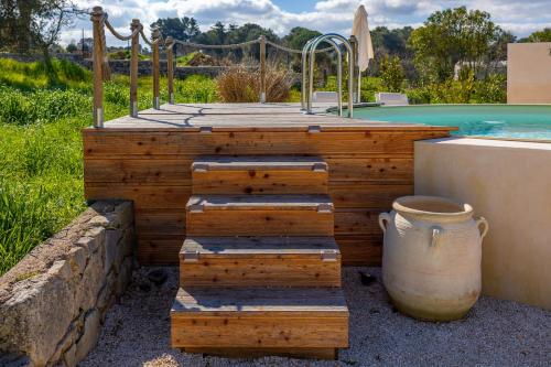 Trullo in central Valle d'Itria with pool