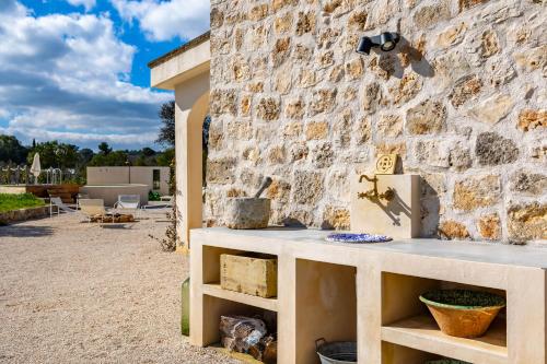 Trullo in central Valle d'Itria with pool