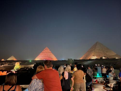 The Gate Hotel Front Pyramids & Sphinx View